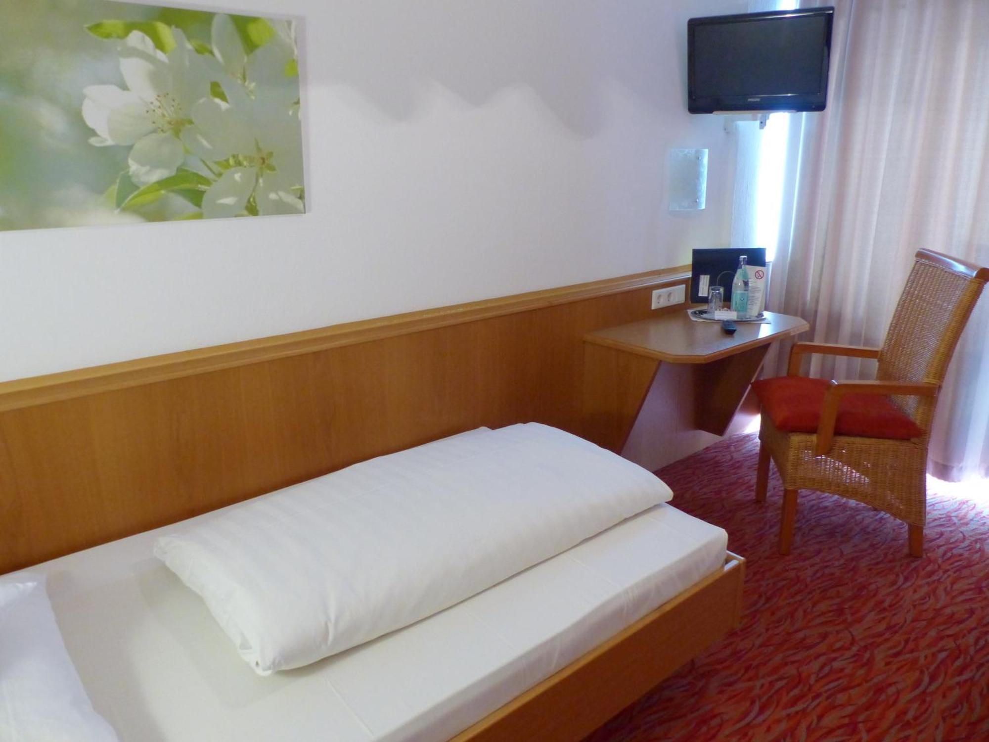 Hotel Mayer Germering Quarto foto