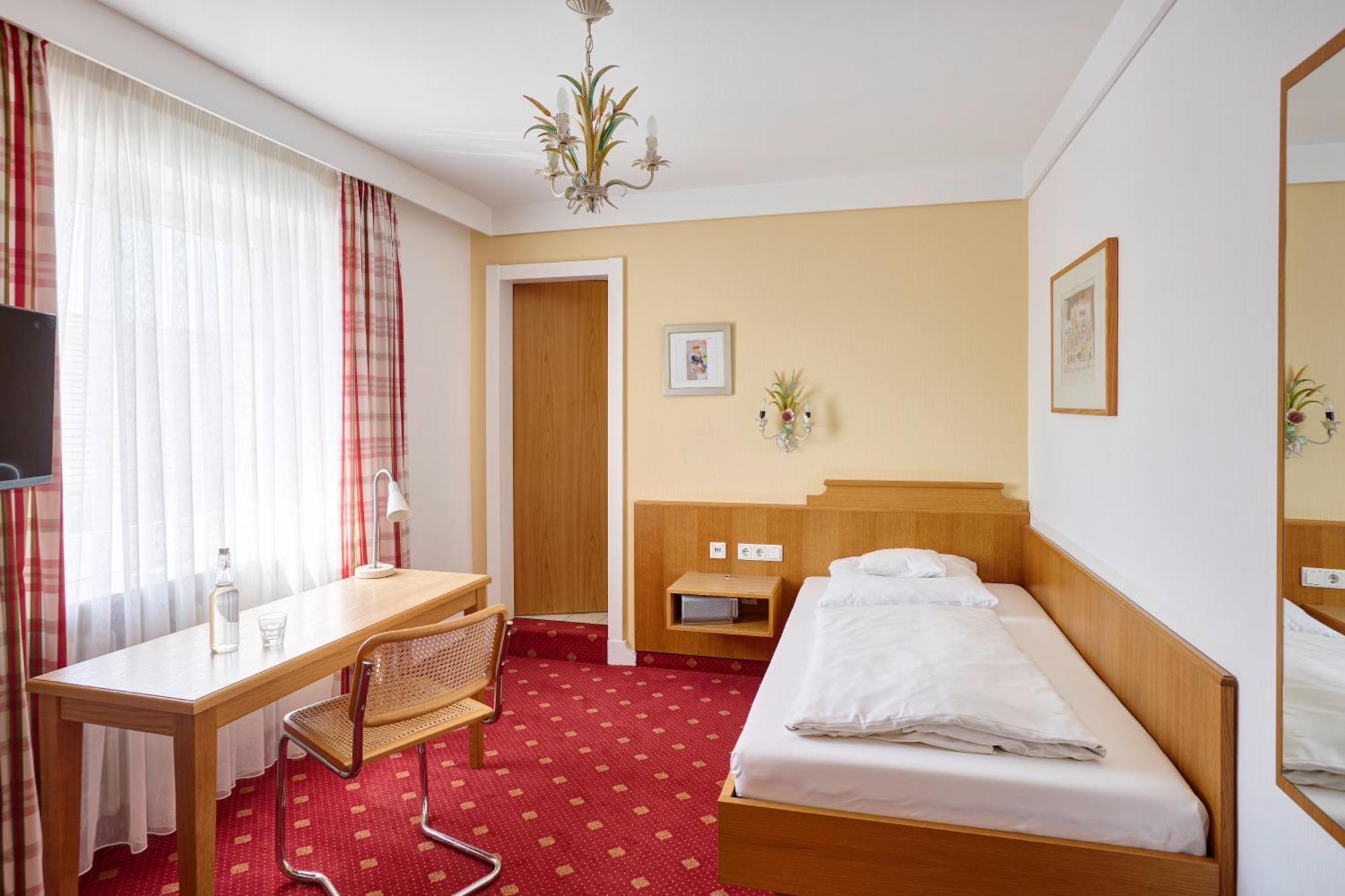 Hotel Mayer Germering Exterior foto
