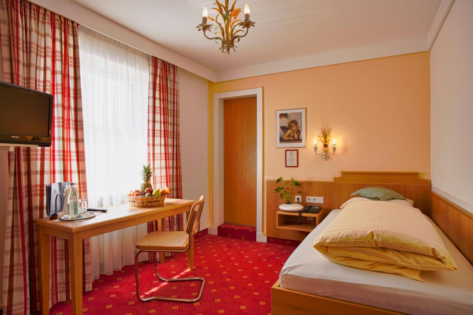 Hotel Mayer Germering Exterior foto