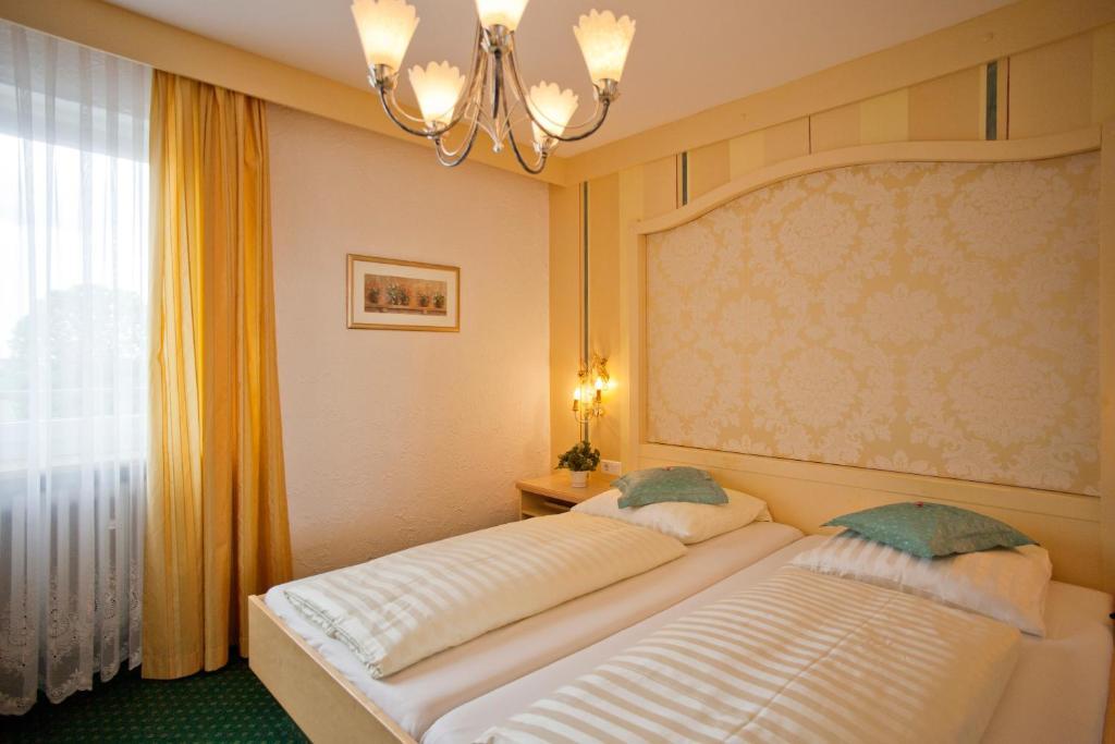 Hotel Mayer Germering Quarto foto
