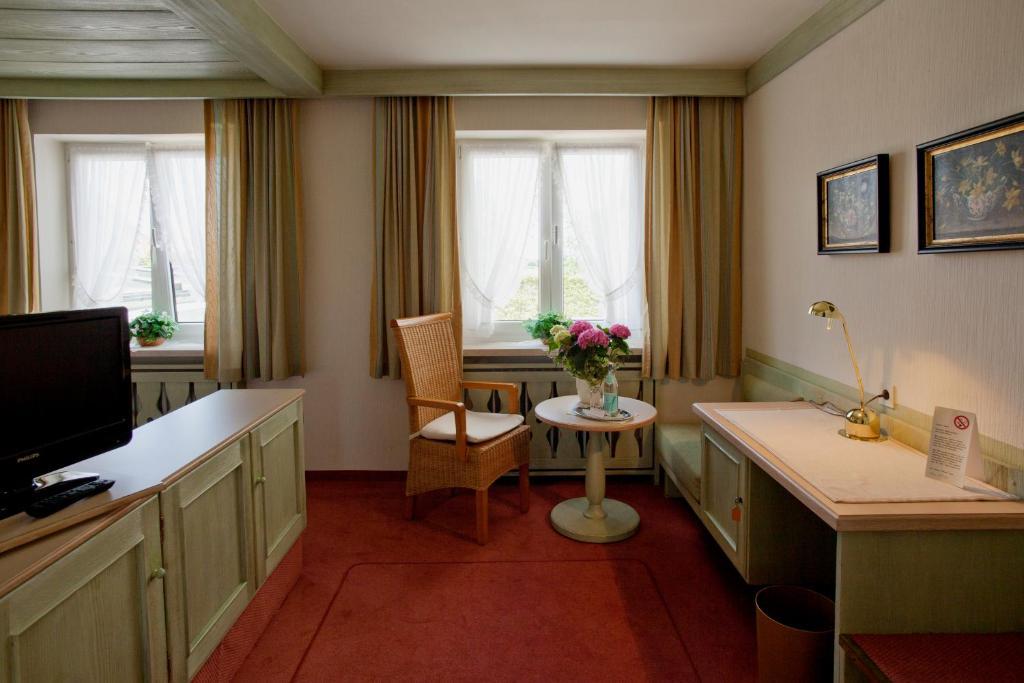 Hotel Mayer Germering Quarto foto